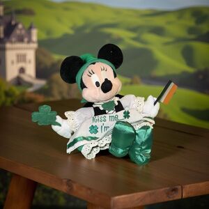 Walt Disney World Plush Minnie Mouse Kiss Me I'm Irish Stuffed Doll P27